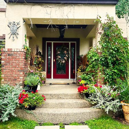 Wolf Creek Bed And Breakfast Ponoka Экстерьер фото