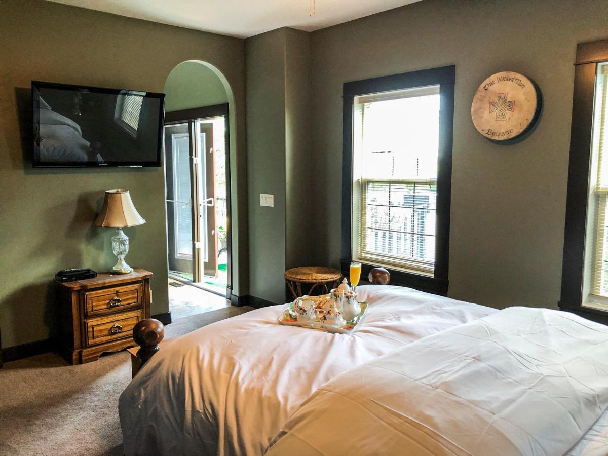 Wolf Creek Bed And Breakfast Ponoka Экстерьер фото