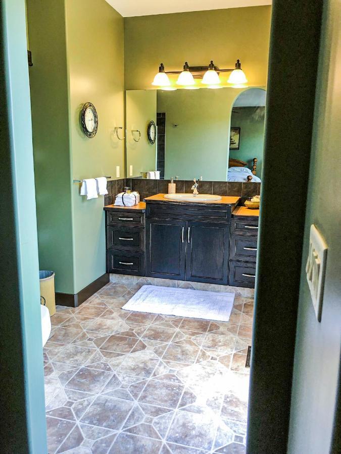 Wolf Creek Bed And Breakfast Ponoka Экстерьер фото