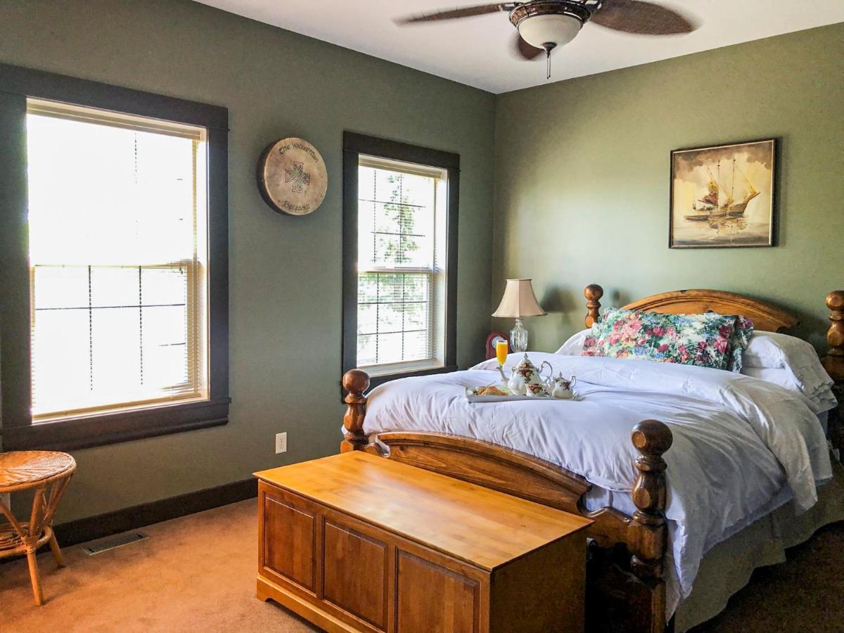 Wolf Creek Bed And Breakfast Ponoka Экстерьер фото