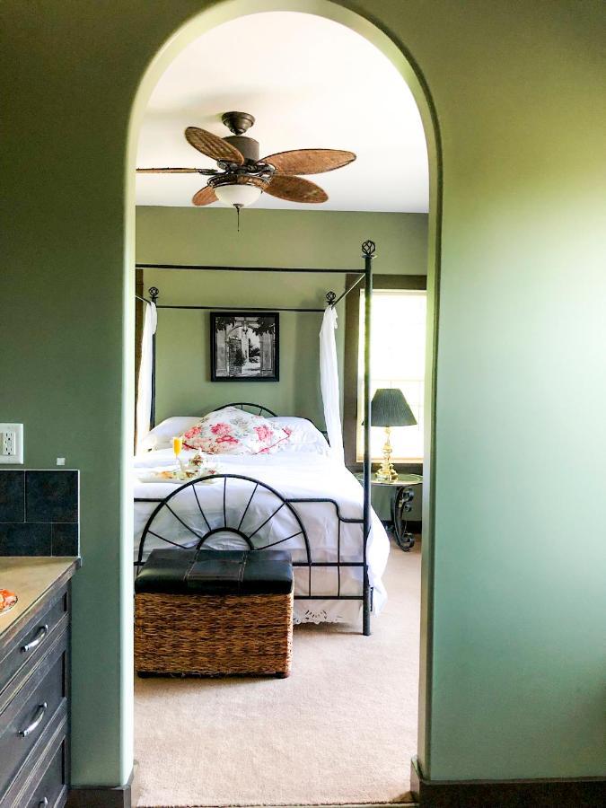 Wolf Creek Bed And Breakfast Ponoka Экстерьер фото