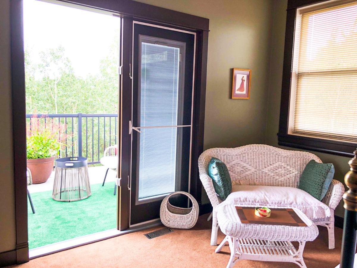 Wolf Creek Bed And Breakfast Ponoka Экстерьер фото